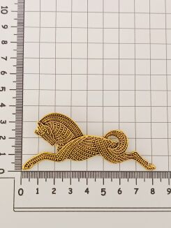 Metalowy koń w kolorze zlota - 2