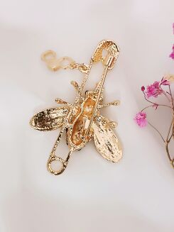 Agrafka z pszczołą - 3