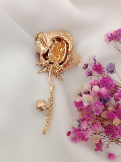 Czerwona róża z perłą - 3