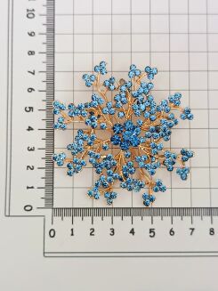 Duża przestrzenna broszka z niebieskimi cyrkoniami - 2