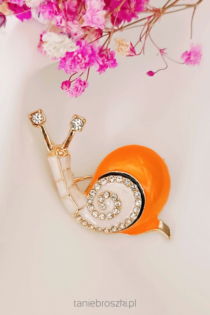 Śliczny pomarańczowy ślimak