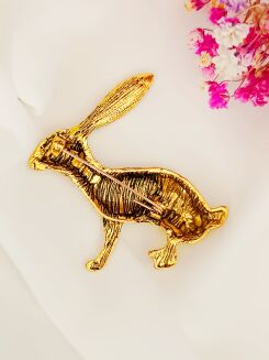 Zając w złotej kolorystyce - 3