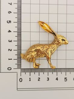 Zając w złotej kolorystyce - 2