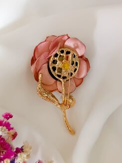 Piękna broszka połączenie materiałowego kwiatku i cyrkoni - 3