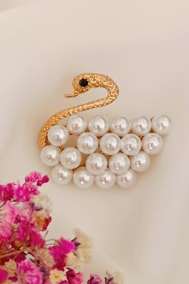 Broszka łabędzia z perełkami