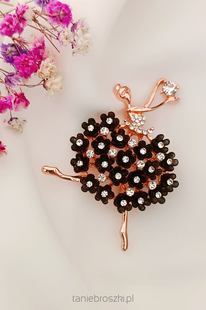 Baletnica w czarnej sukni