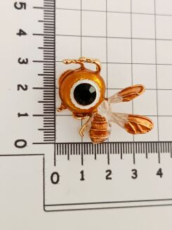 Urocza pszczółka z dużą głową - 2