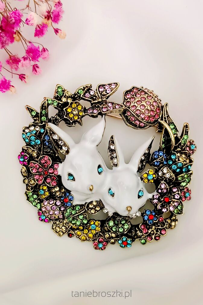 Mocno zdobiona Wielkanocna broszka