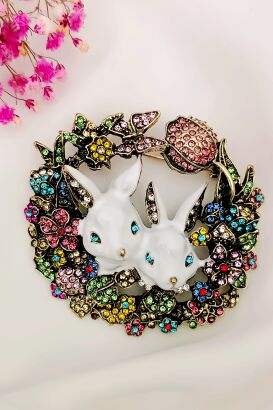 Mocno zdobiona Wielkanocna broszka